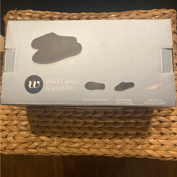 Memory Foam Slippers-Black-Size L-New in box - Picture 3 of 4